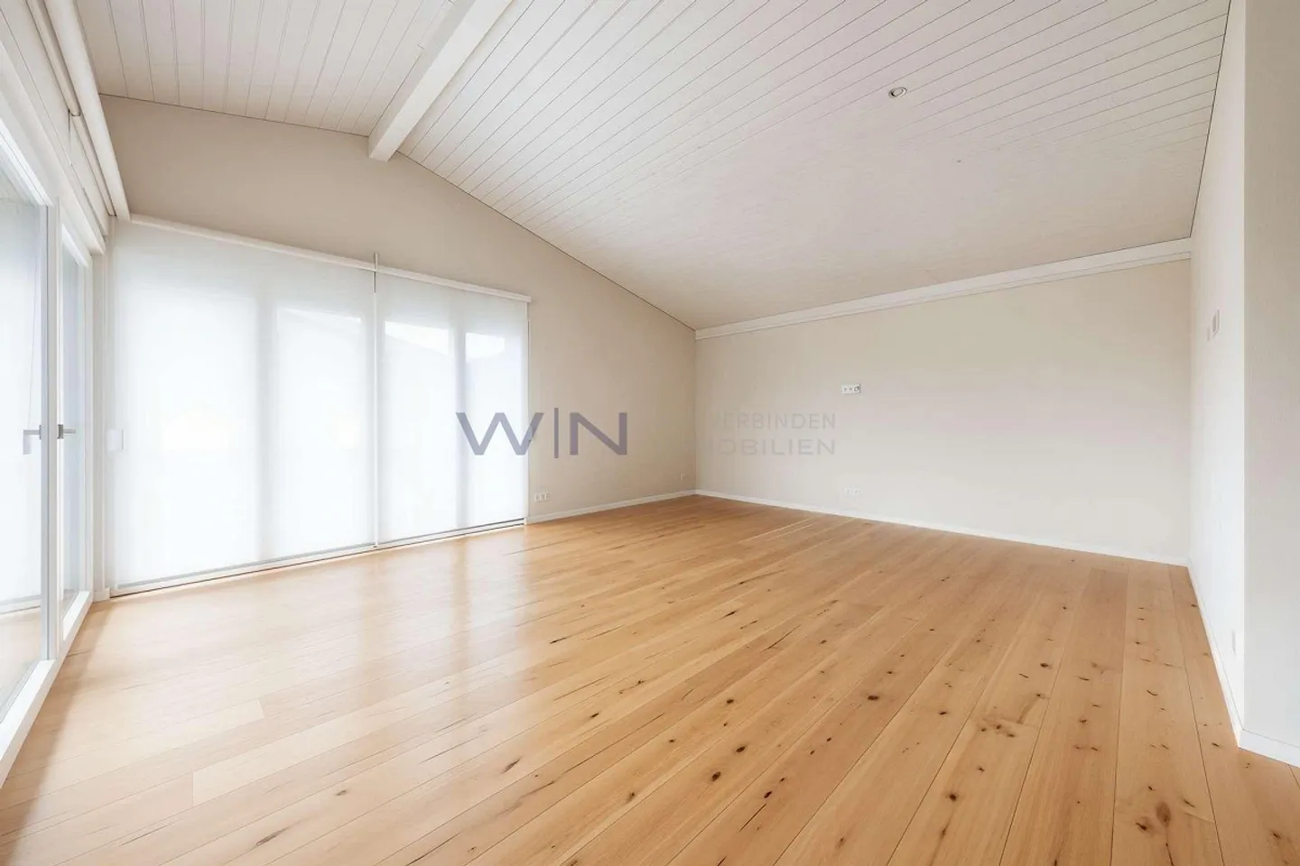 Una casa che offre libertà? Posizione collinare con vista sulle montagne e piscina - Foto 3 di 8