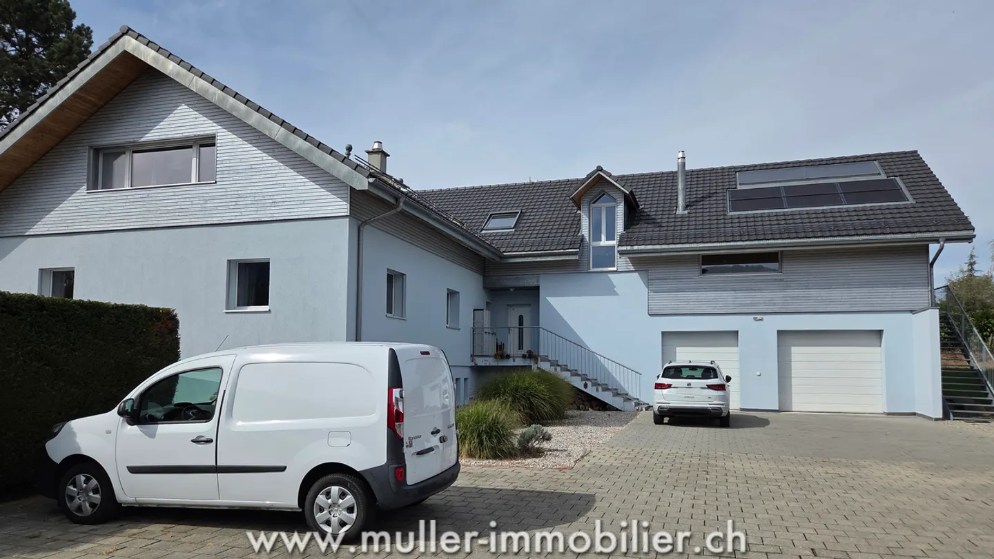 Stunning Villa with 3 Apartments - Photo 12 of 13