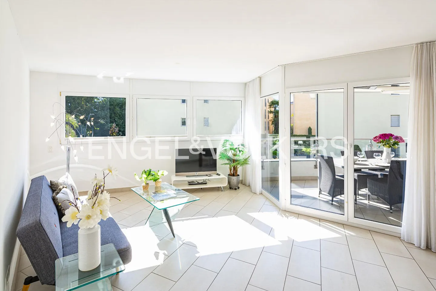 Beautiful and bright 4.5-room apartment near the lake (84) - Photo 4 of 12