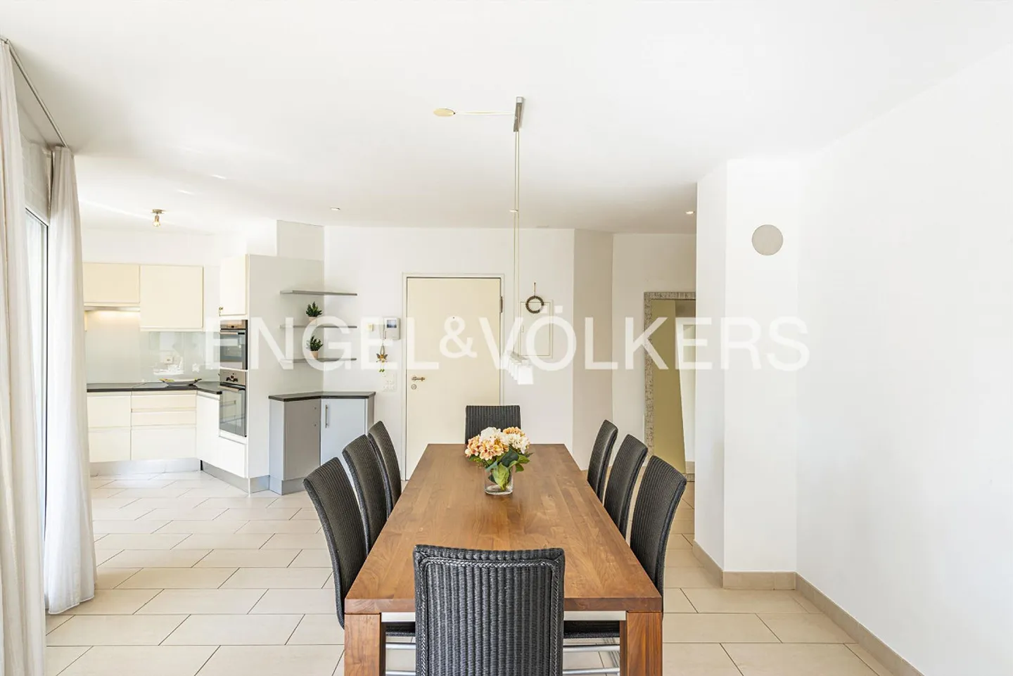 Beautiful and bright 4.5-room apartment near the lake (84) - Photo 5 of 12