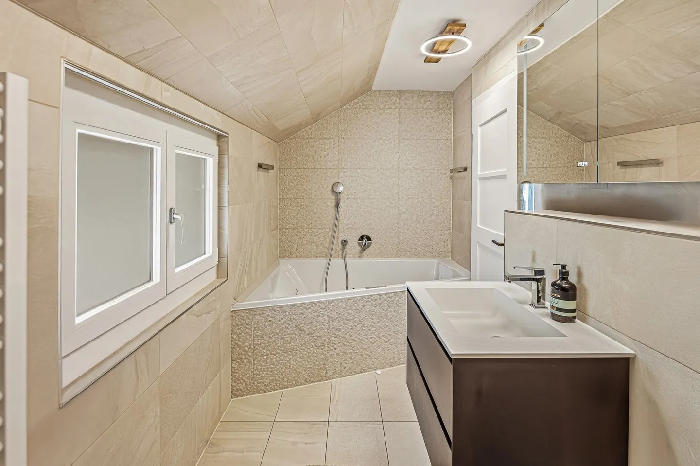 Charmantes renoviertes Doppelhaus - Foto 3 von 13