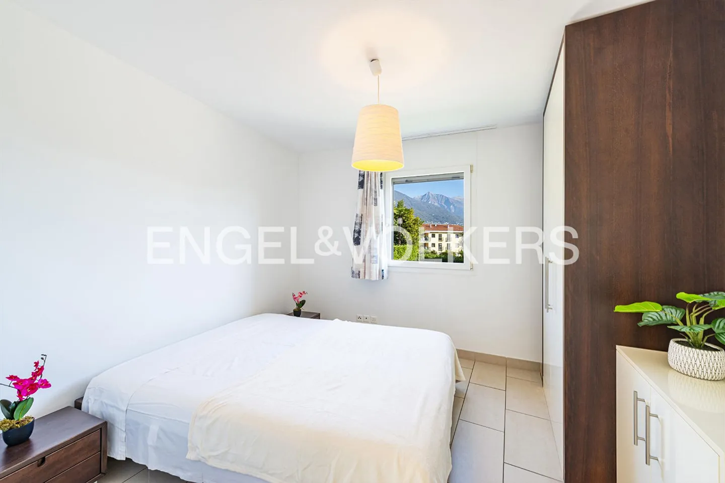 Beautiful and bright 4.5-room apartment near the lake (84) - Photo 8 of 12