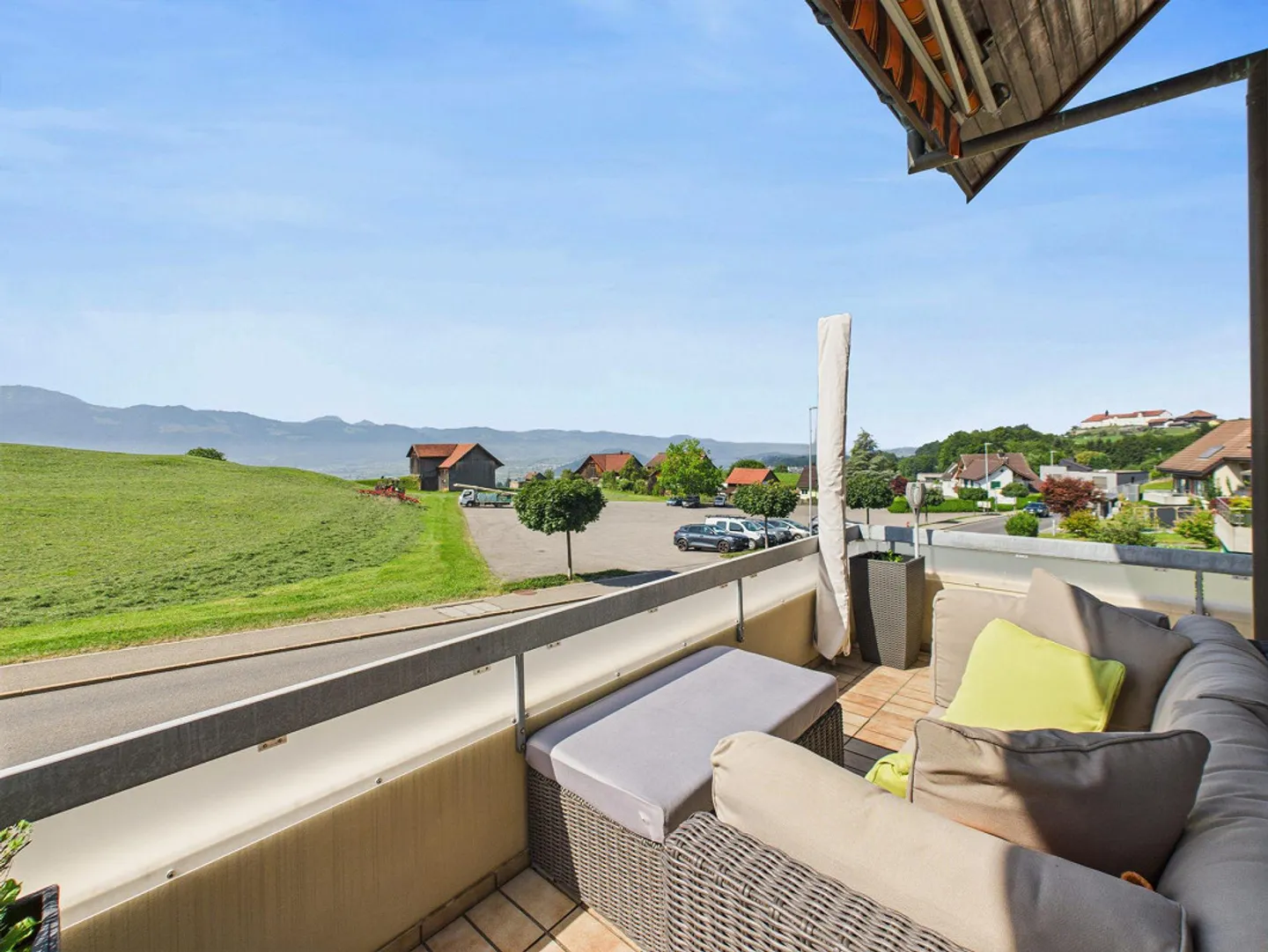 Casa bifamiliare con vista libera sulle montagne e sulla campagna - Foto 8 di 11
