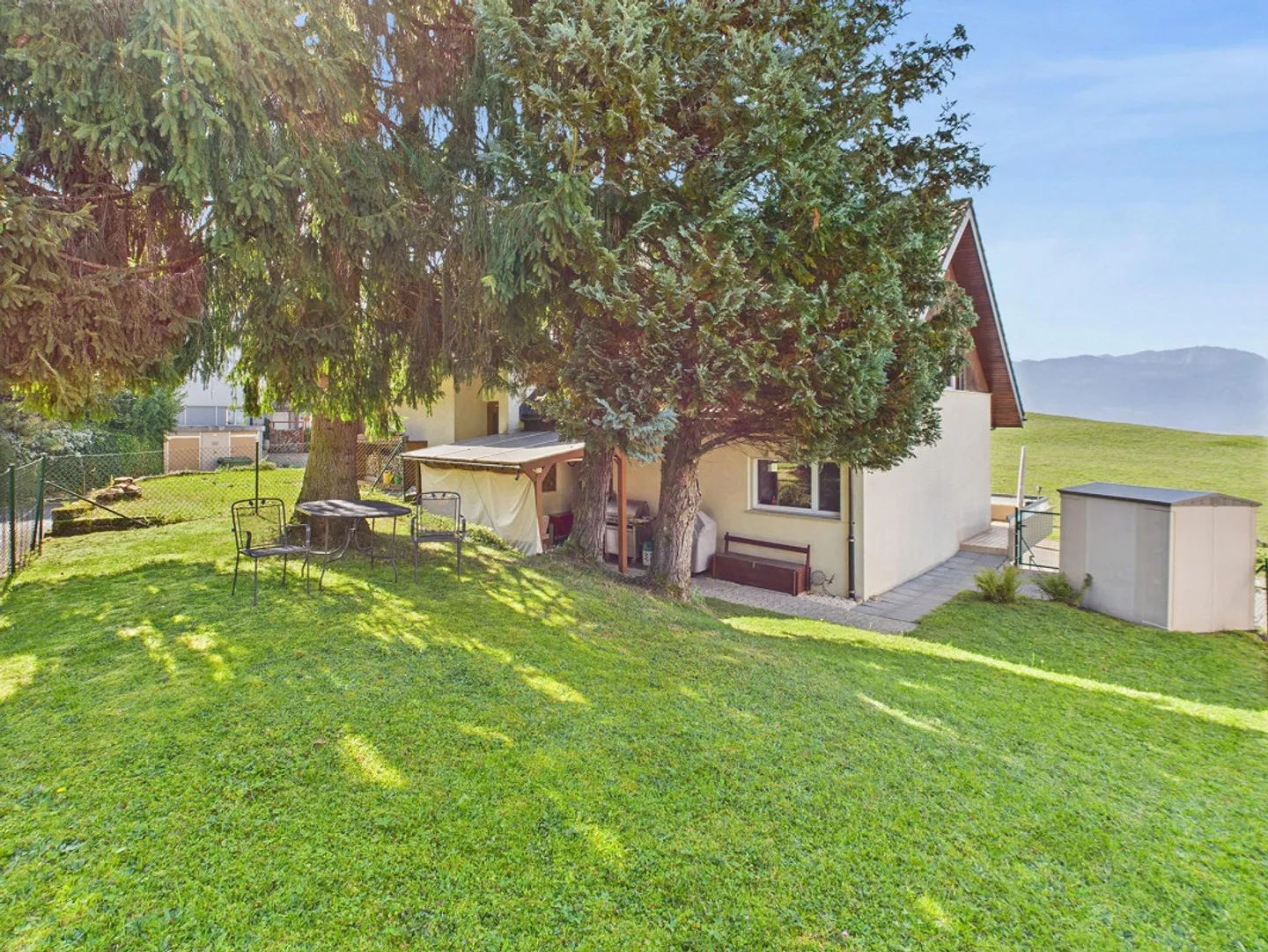Casa bifamiliare con vista libera sulle montagne e sulla campagna - Foto 9 di 11