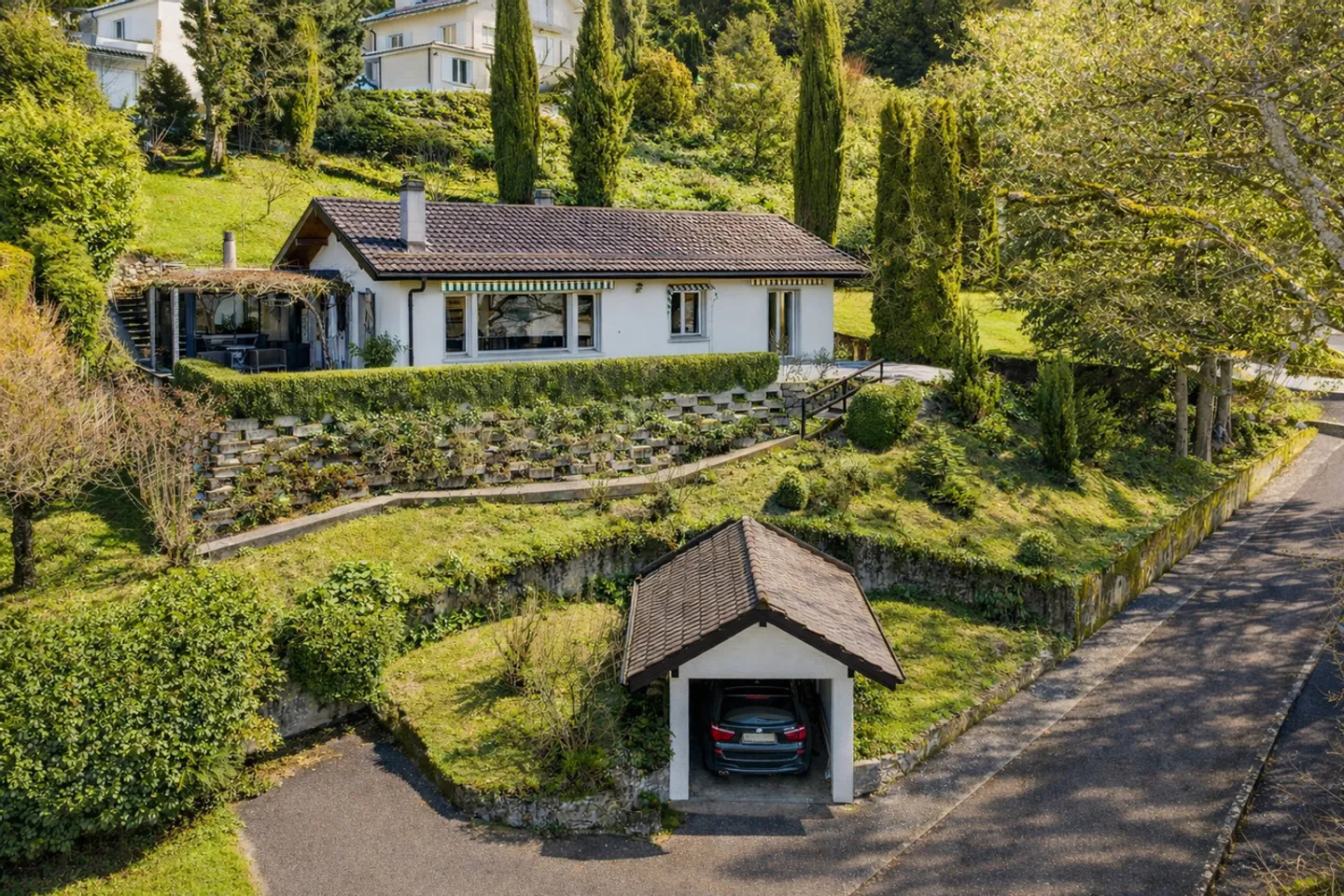 Villa au rez-de-chaussée avec vue sur le lac et le château - Photo 1 sur 11