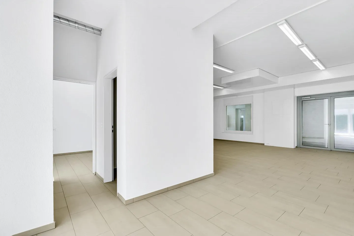 Ufficio/atelier spazioso e luminoso in affitto! - Foto 3 di 12