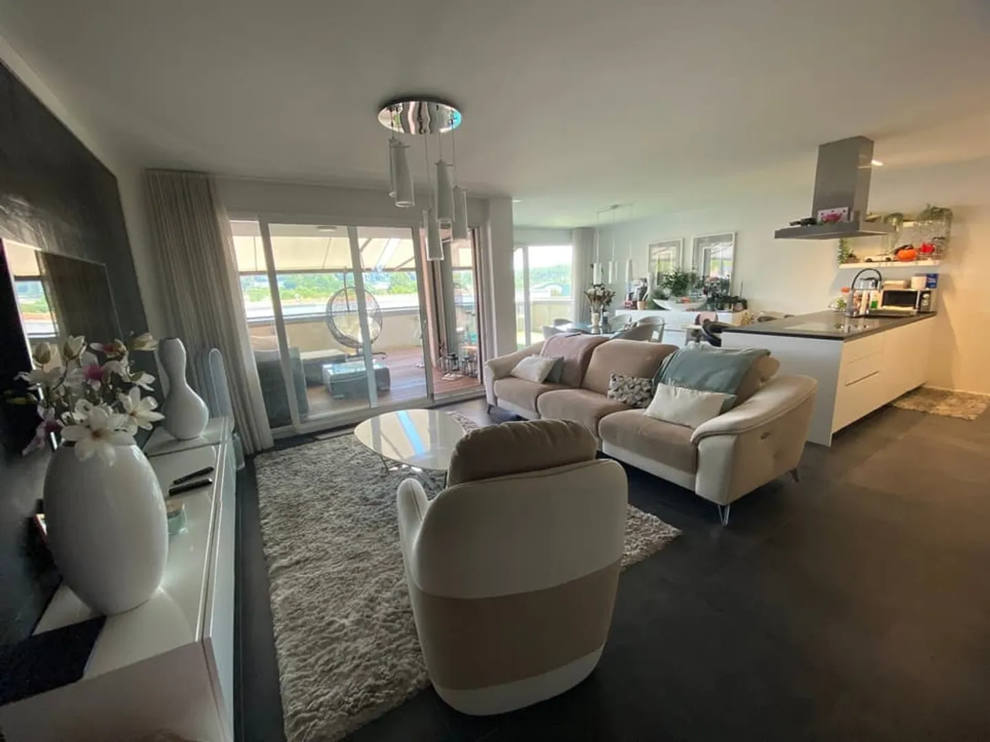 Penthouse apartment with 4.5 rooms and a 33m2 terrace in Echandens - Photo 2 of 8