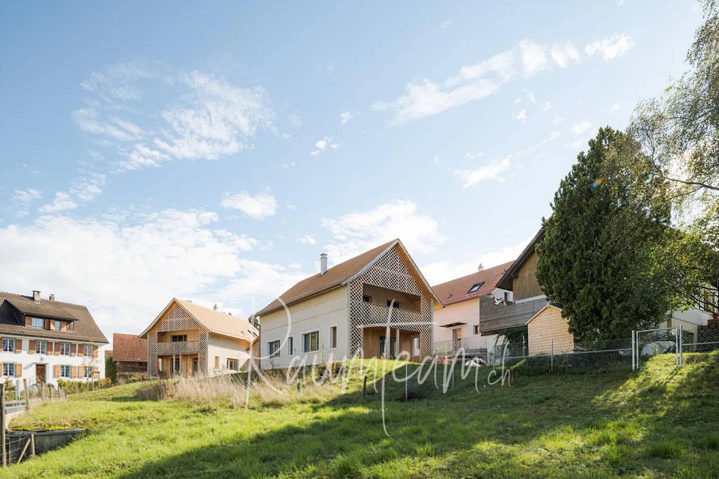 First occupancy: Charming single-family home in chalet style - Photo 2 of 9