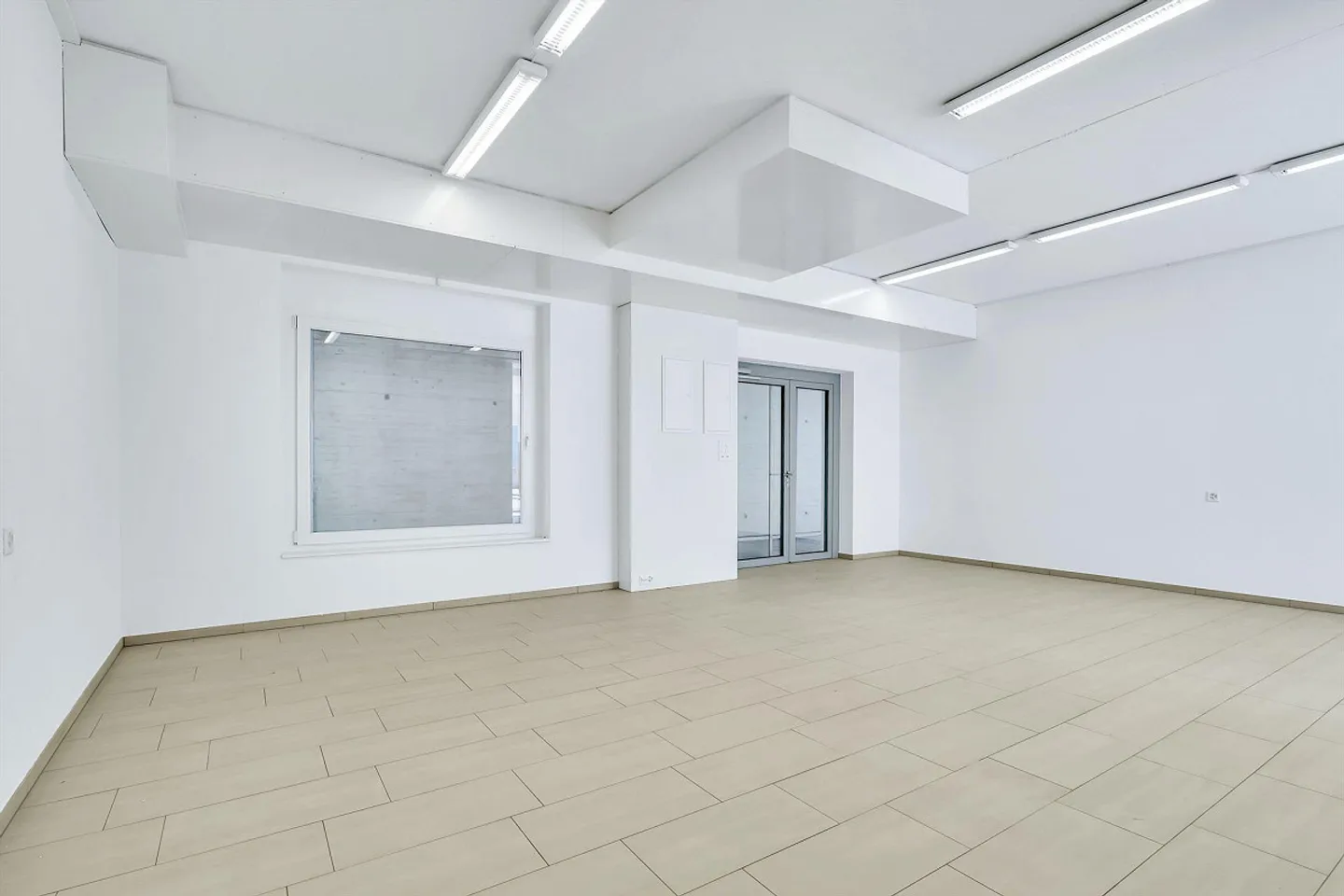 Ufficio/atelier spazioso e luminoso in affitto! - Foto 2 di 12