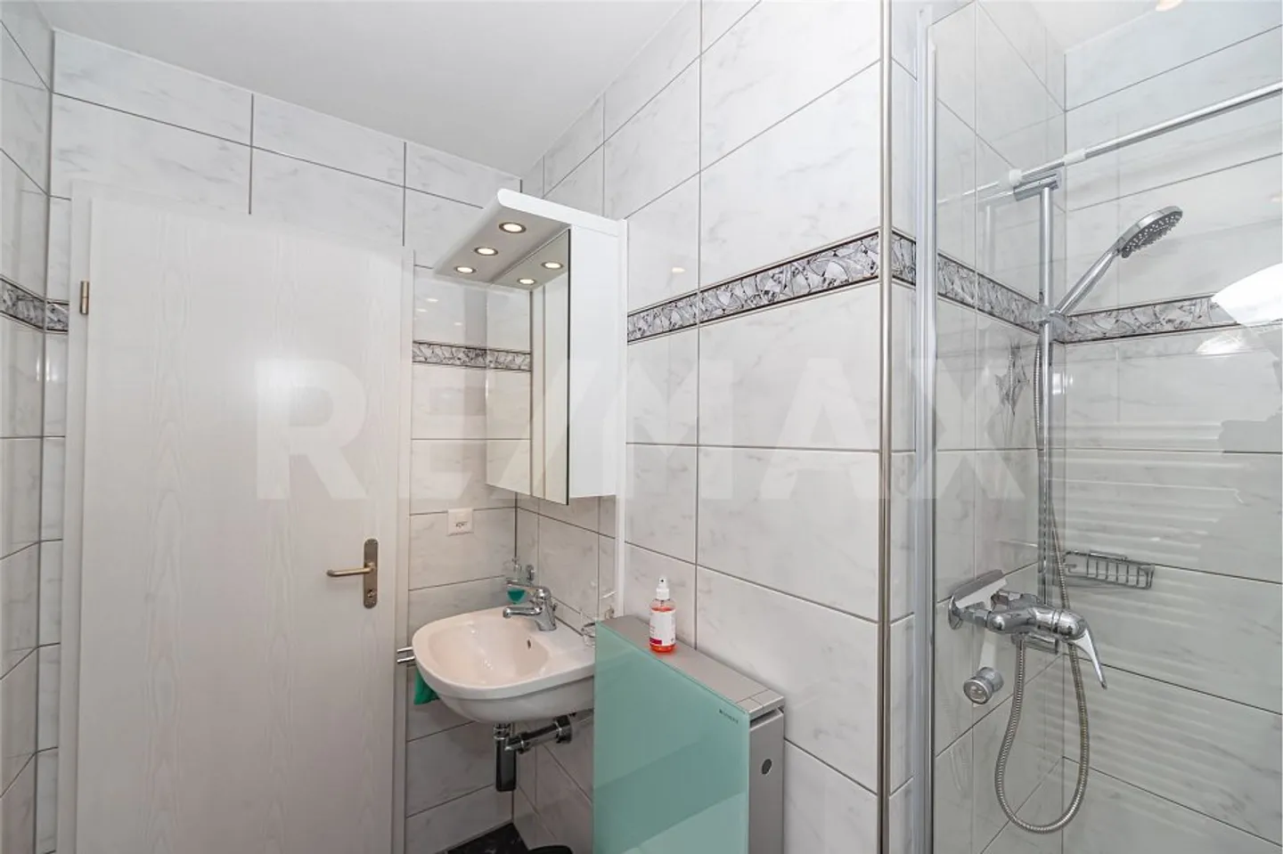 Appartement lumineux et bien entretenu de 4,5 pièces avec 2 balcons, équipements modernes et place de parking souterrain - Photo 10 sur 13