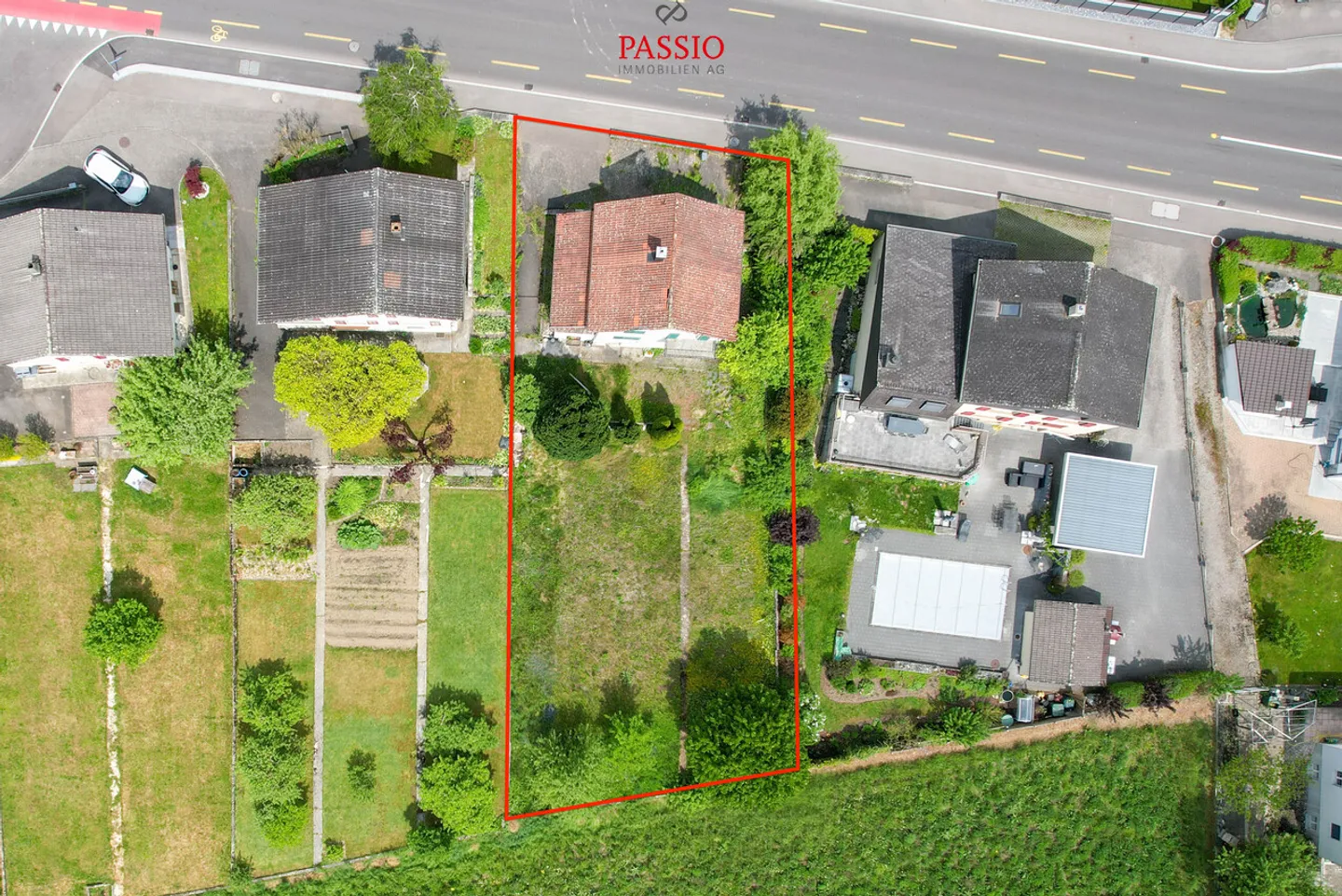 Terreno soleggiato di 722m² con casa unifamiliare esistente - Foto 1 di 8