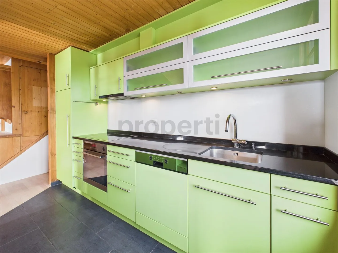 Appartamento affascinante di 5,5 stanze con galleria e vista lago a Twann - Foto 4 di 13