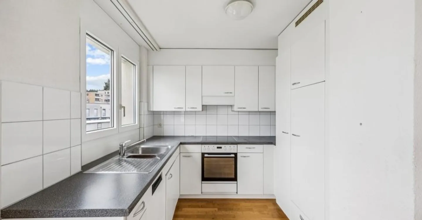 Charming 4.5 room apartment in Wittenbach - Photo 2 of 10