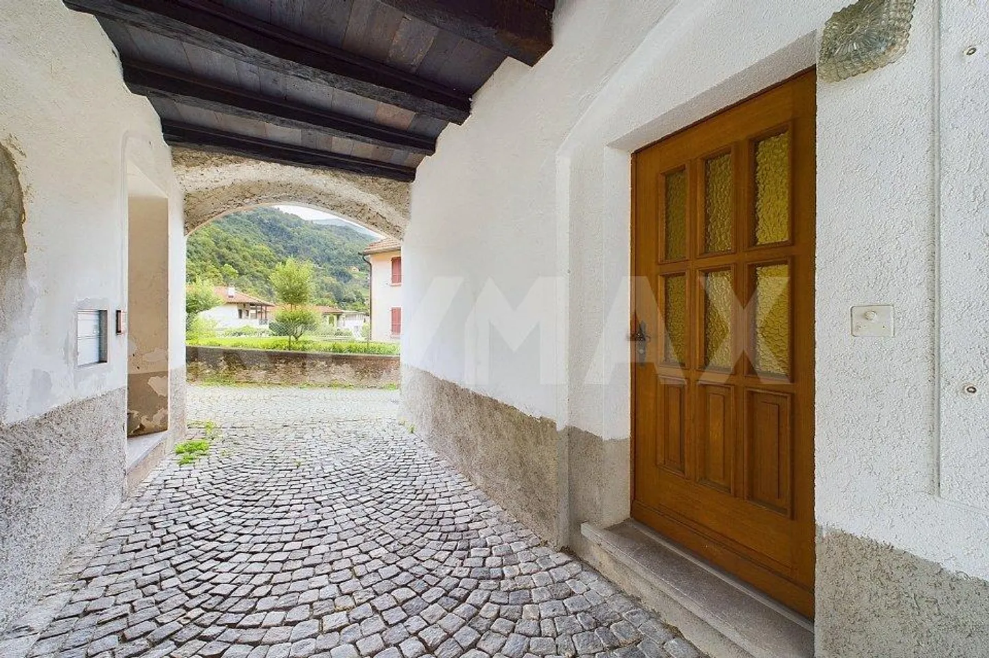 Bella casa di 4 stanze a Carasso con giardino nelle vicinanze - Foto 3 di 13