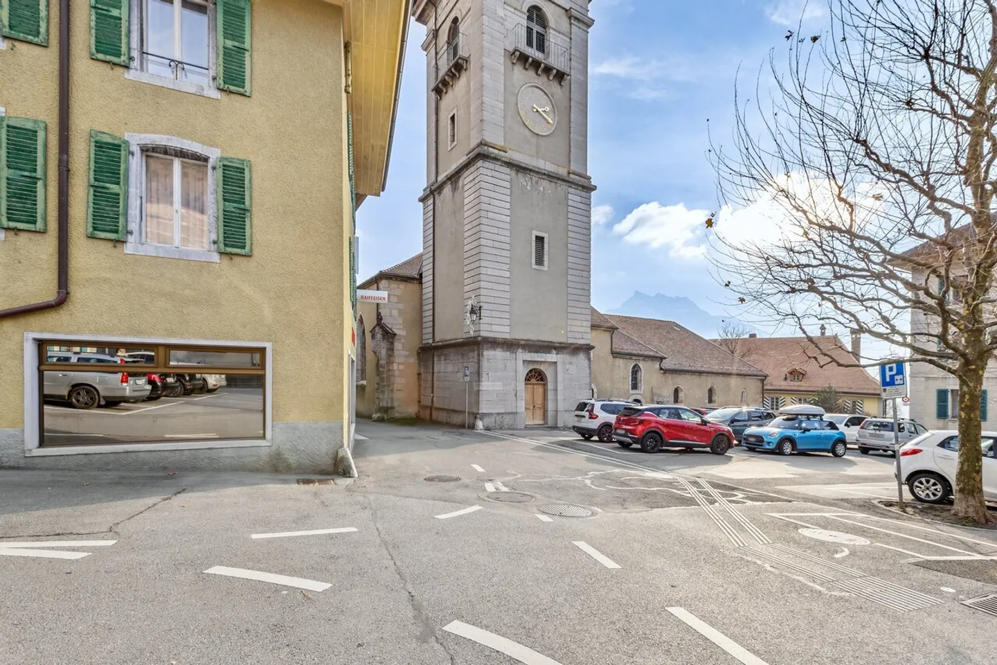 Mischgebäude im Herzen des Dorfes Ollon - Foto 3 von 13