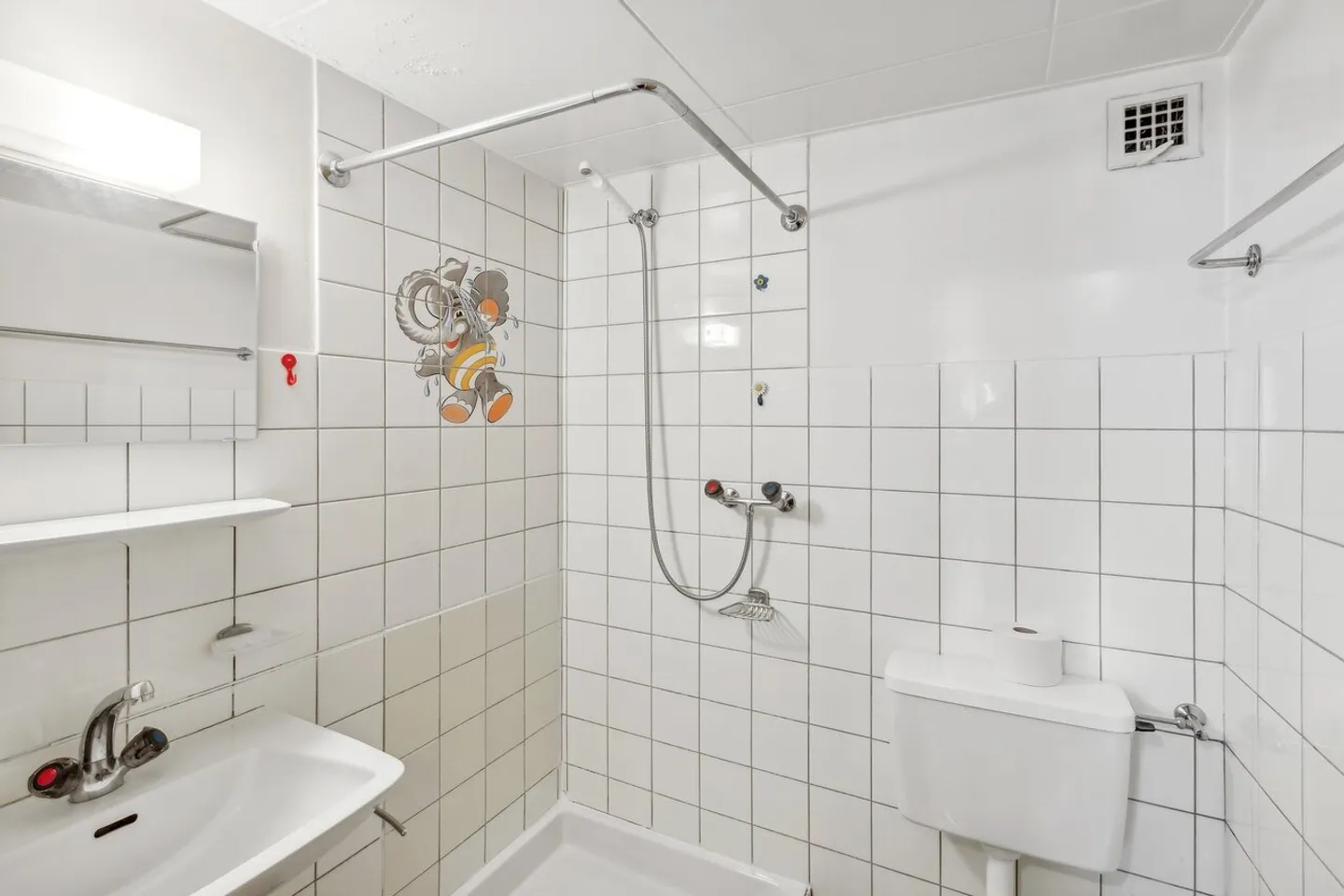 Mischgebäude im Herzen des Dorfes Ollon - Foto 7 von 13