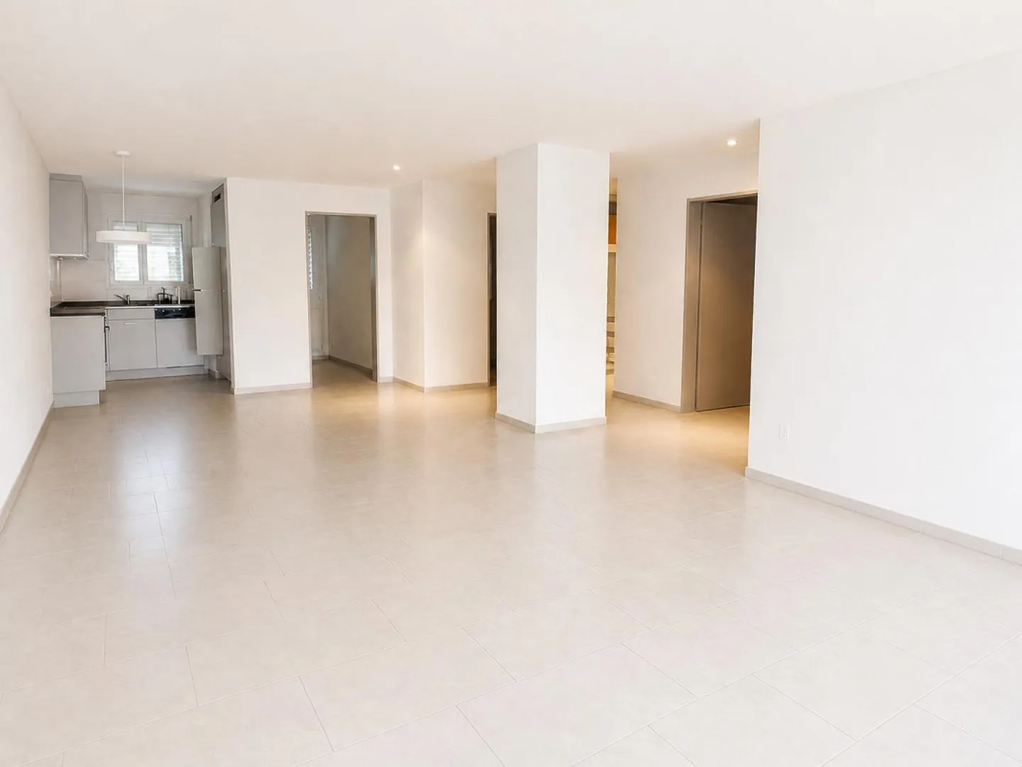 Ampio appartamento duplex di 4,5 locali in posizione centrale a Domat/Ems - Foto 1 di 10