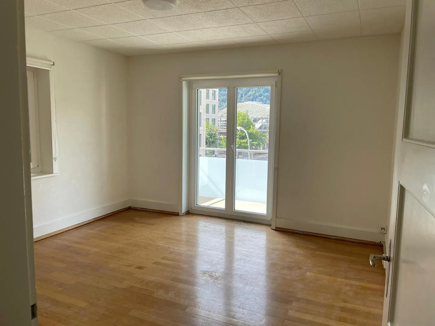 4-room old building apartment with large terrace in a sunny and central location - Photo 5 of 7