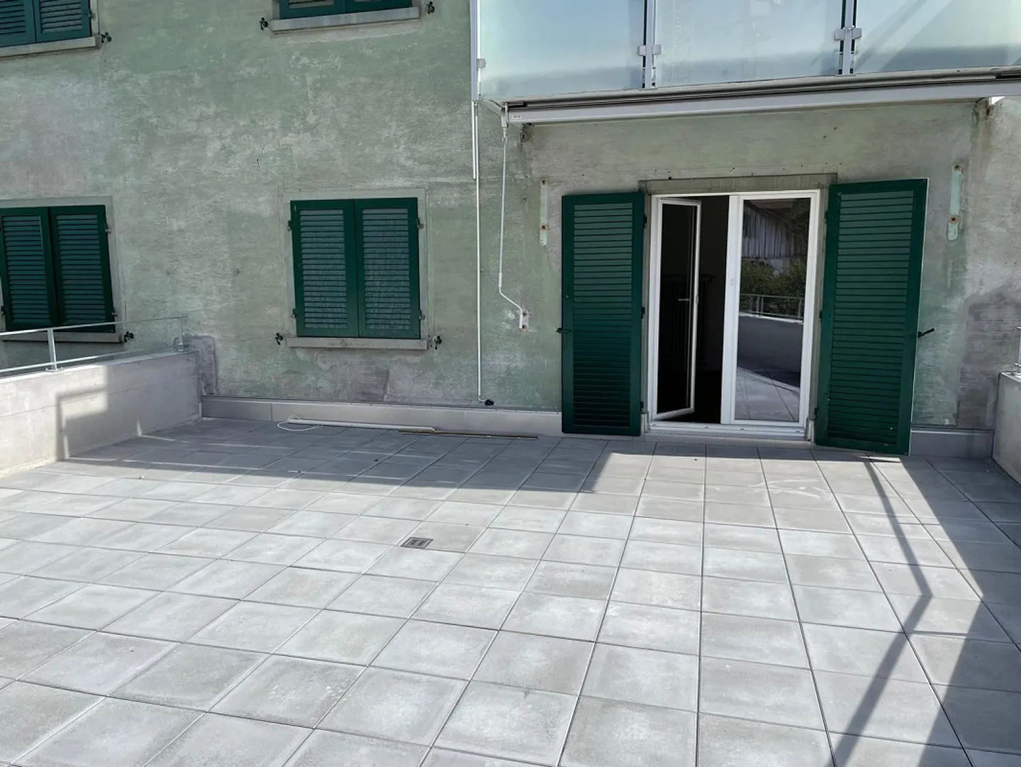 4-room old building apartment with large terrace in a sunny and central location - Photo 7 of 7