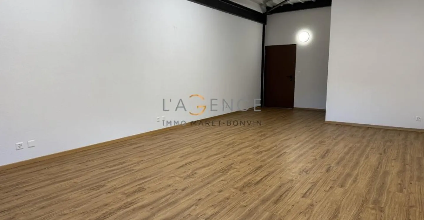 Espace Commercial à Savièse - Photo 3 sur 8