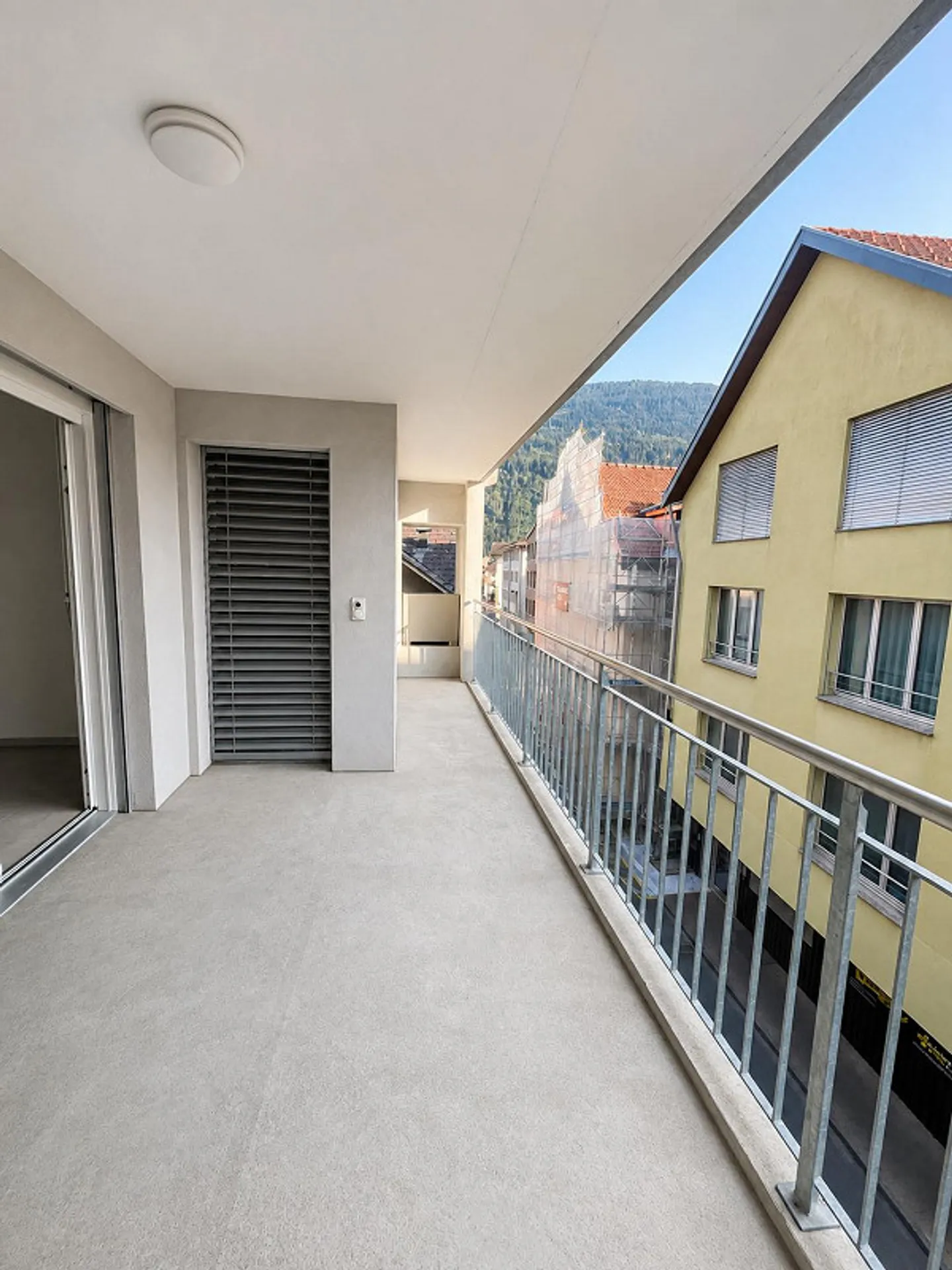 Ampio appartamento duplex di 4,5 locali in posizione centrale a Domat/Ems - Foto 6 di 10