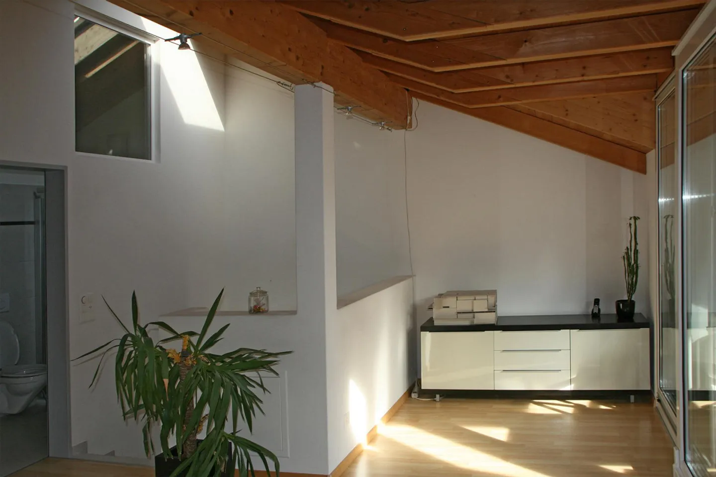 Ampio appartamento duplex di 4,5 locali in posizione centrale a Domat/Ems - Foto 7 di 10