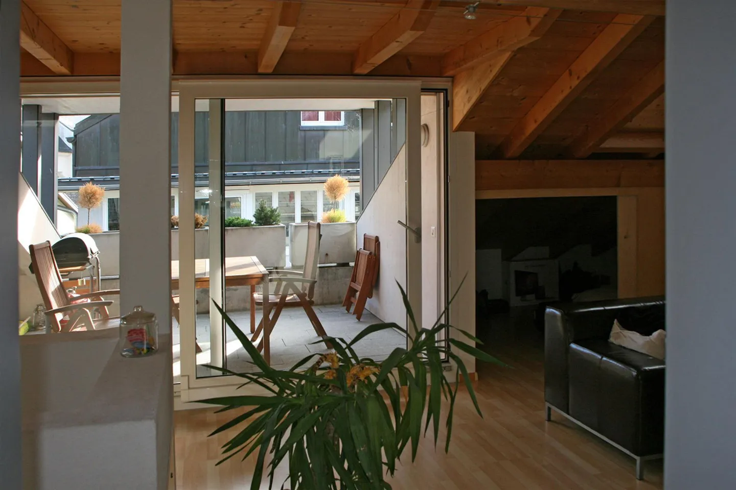 Ampio appartamento duplex di 4,5 locali in posizione centrale a Domat/Ems - Foto 8 di 10