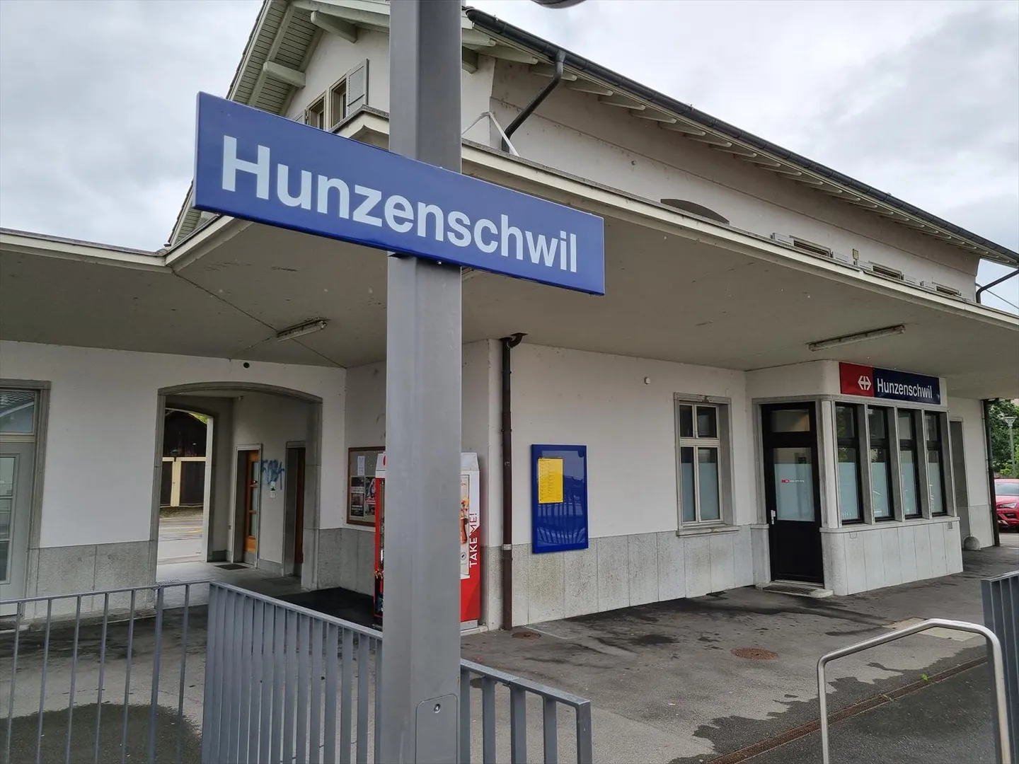 Direttamente alla stazione di Hunzenschwil – Spazio commerciale flessibile in posizione privilegiata - Foto 1 di 4