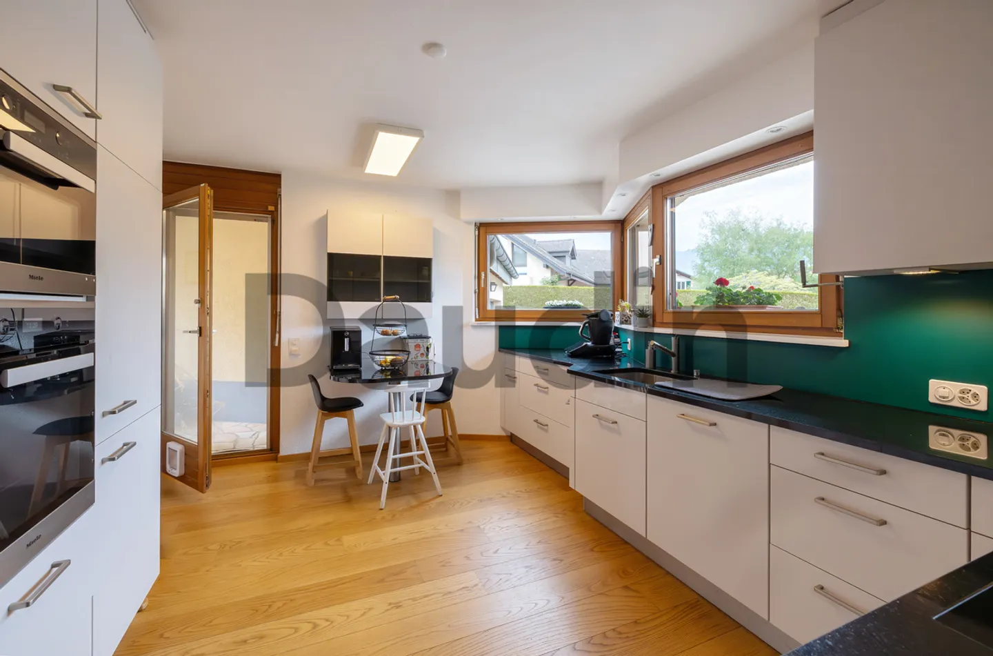 Single-family house with 9 rooms on the outskirts of Nyon - Photo 5 of 9