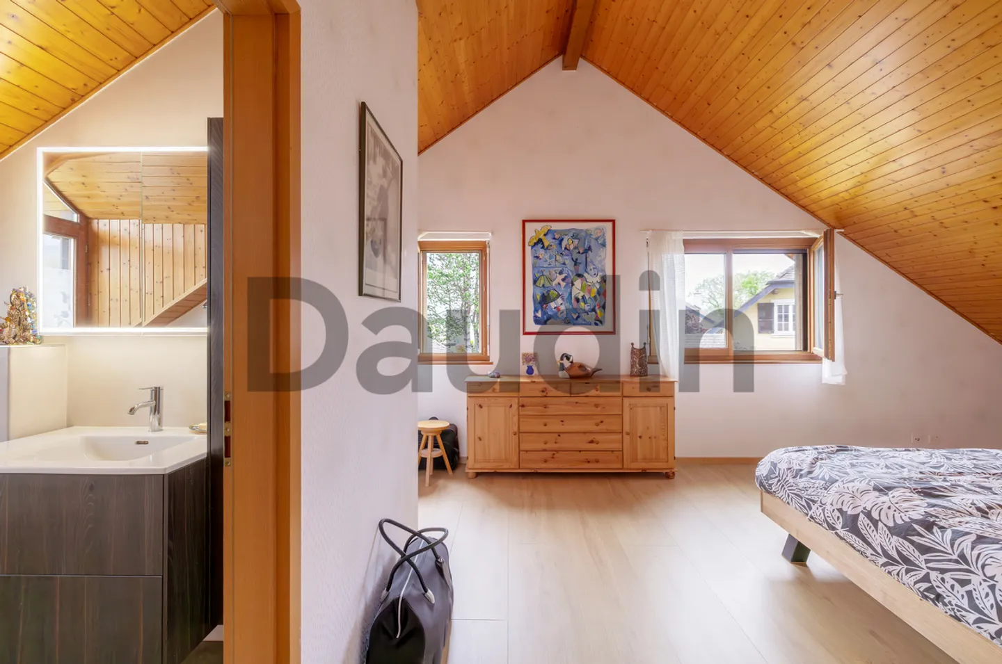 Single-family house with 9 rooms on the outskirts of Nyon - Photo 8 of 9