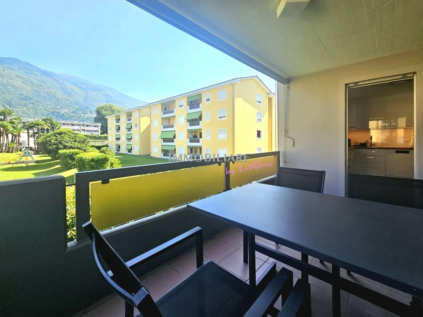 Appartamento per vacanze ristrutturato con stile in posizione tranquilla con camino e 2 balconi - Foto 4 di 13