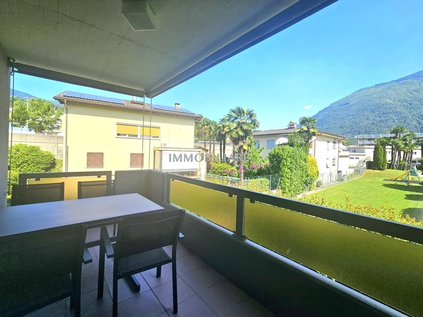 Appartamento per vacanze ristrutturato con stile in posizione tranquilla con camino e 2 balconi - Foto 5 di 13