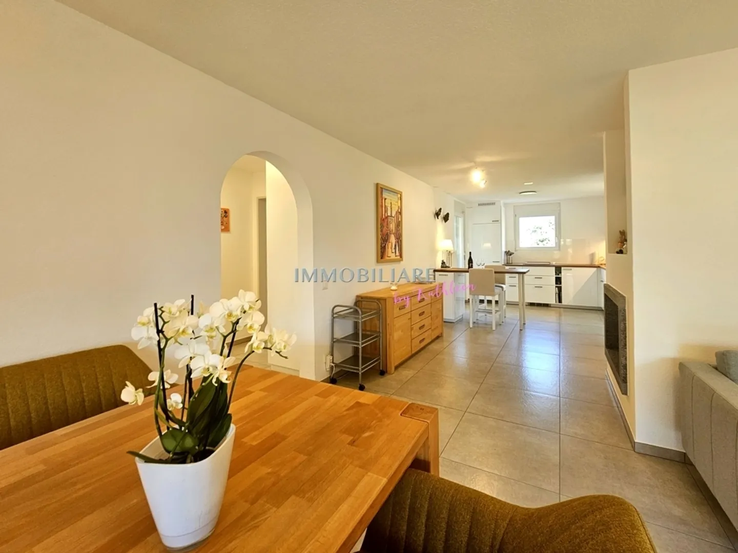 Appartamento per vacanze ristrutturato con stile in posizione tranquilla con camino e 2 balconi - Foto 7 di 13