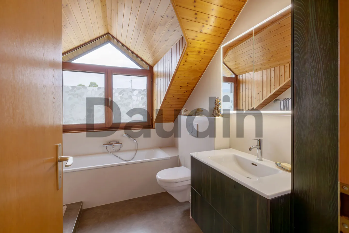Single-family house with 9 rooms on the outskirts of Nyon - Photo 9 of 9