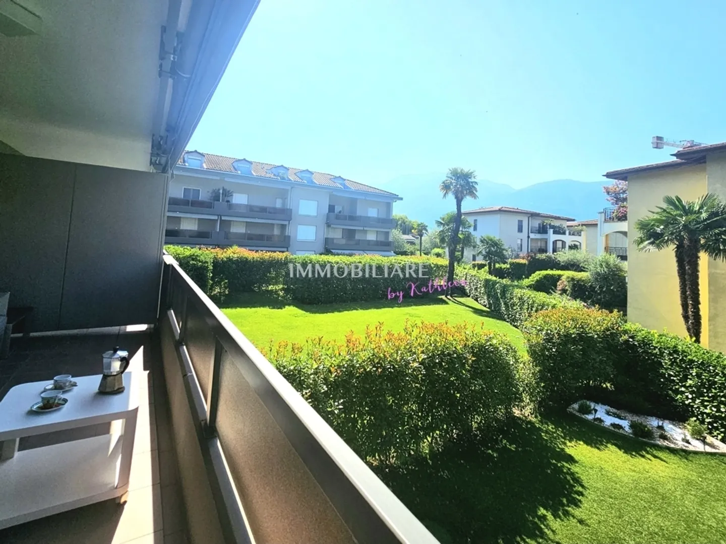 Appartamento per vacanze ristrutturato con stile in posizione tranquilla con camino e 2 balconi - Foto 9 di 13