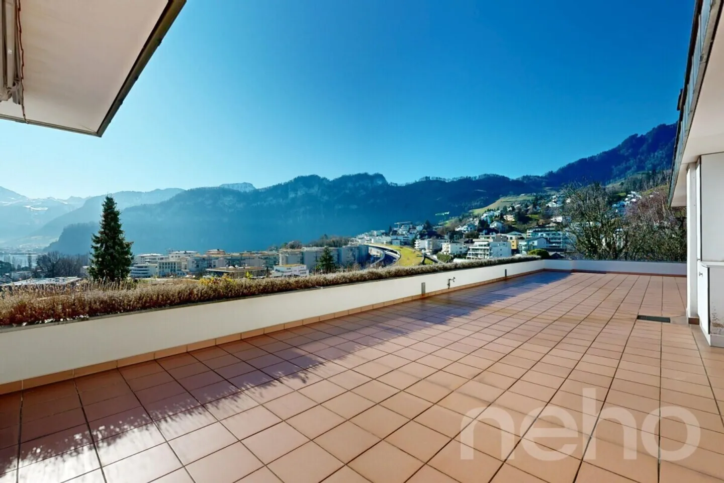 Appartement Élégant avec Atelier - Photo 4 sur 12