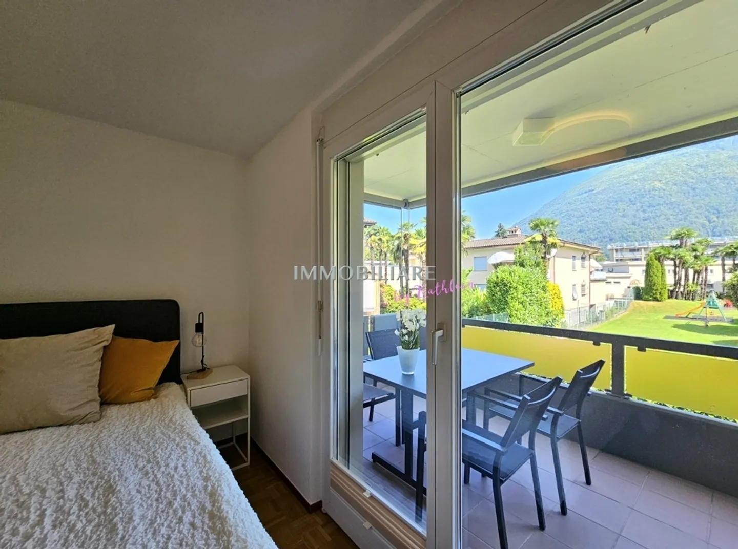 Appartamento per vacanze ristrutturato con stile in posizione tranquilla con camino e 2 balconi - Foto 13 di 13