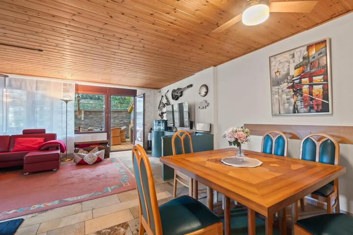 Charming 7.5 Room Corner Single-Family House with Versatile Usable Studio - Photo 3 of 8