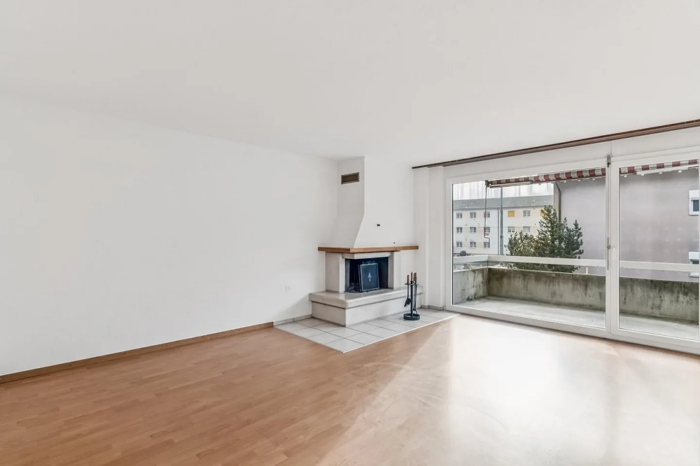 Spacious Layout - Fireplace - Ideal Location! - Photo 2 of 9