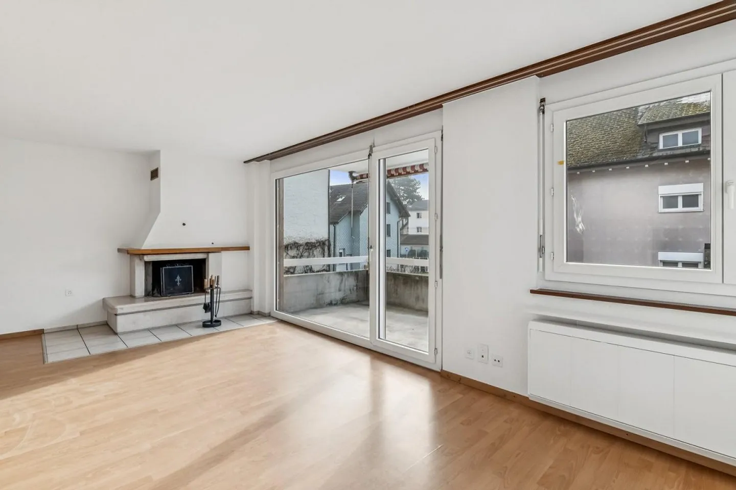 Spacious Layout - Fireplace - Ideal Location! - Photo 3 of 9