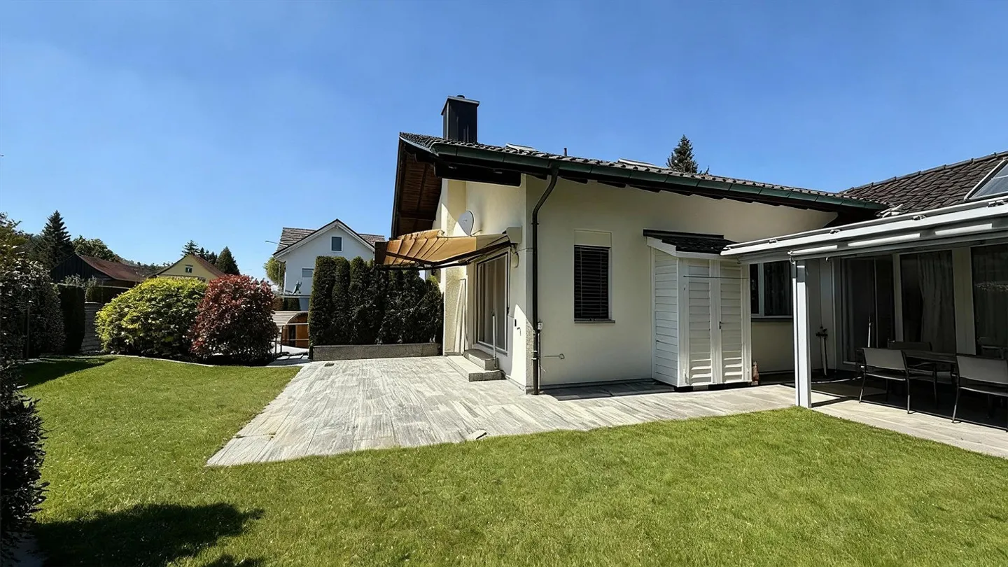 Large Single-Family House with Plenty of Surroundings near Frauenfeld - Photo 2 of 10