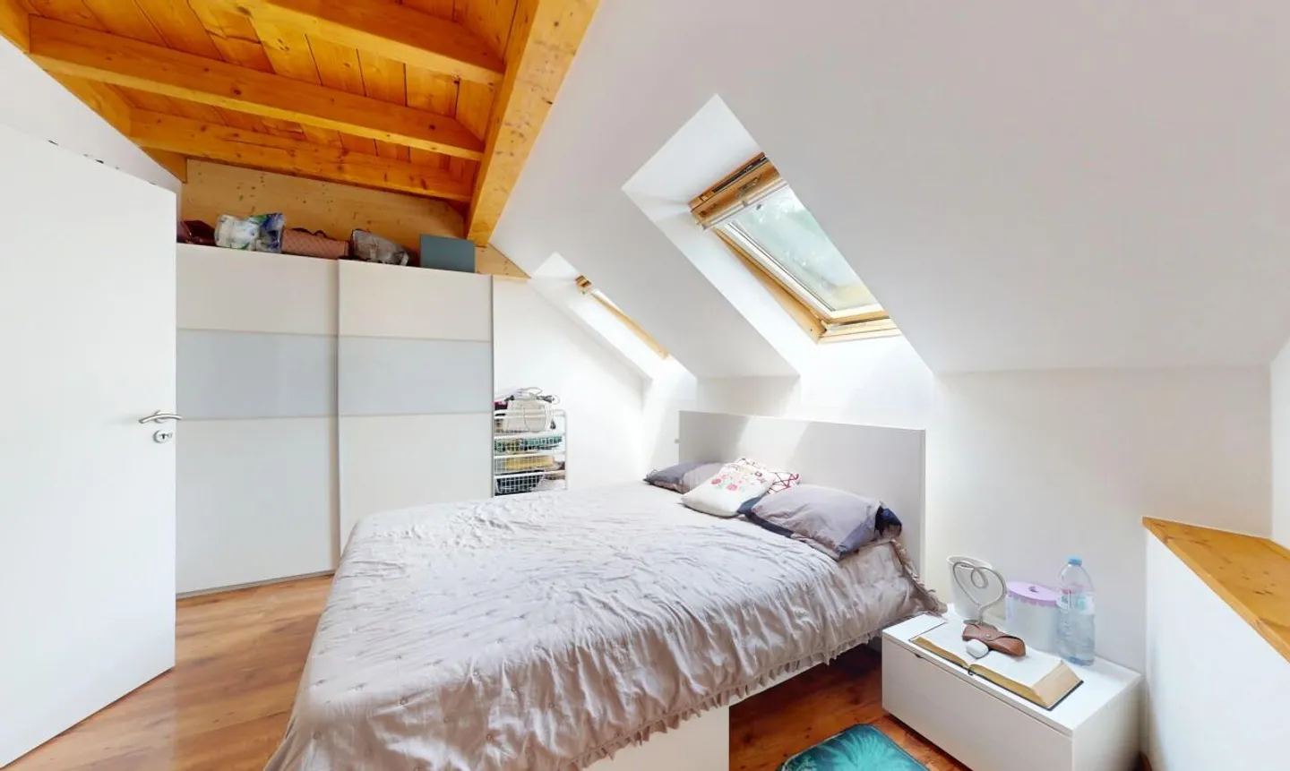 Spacious multi-family house with 3 units in a quiet location - Photo 3 of 13