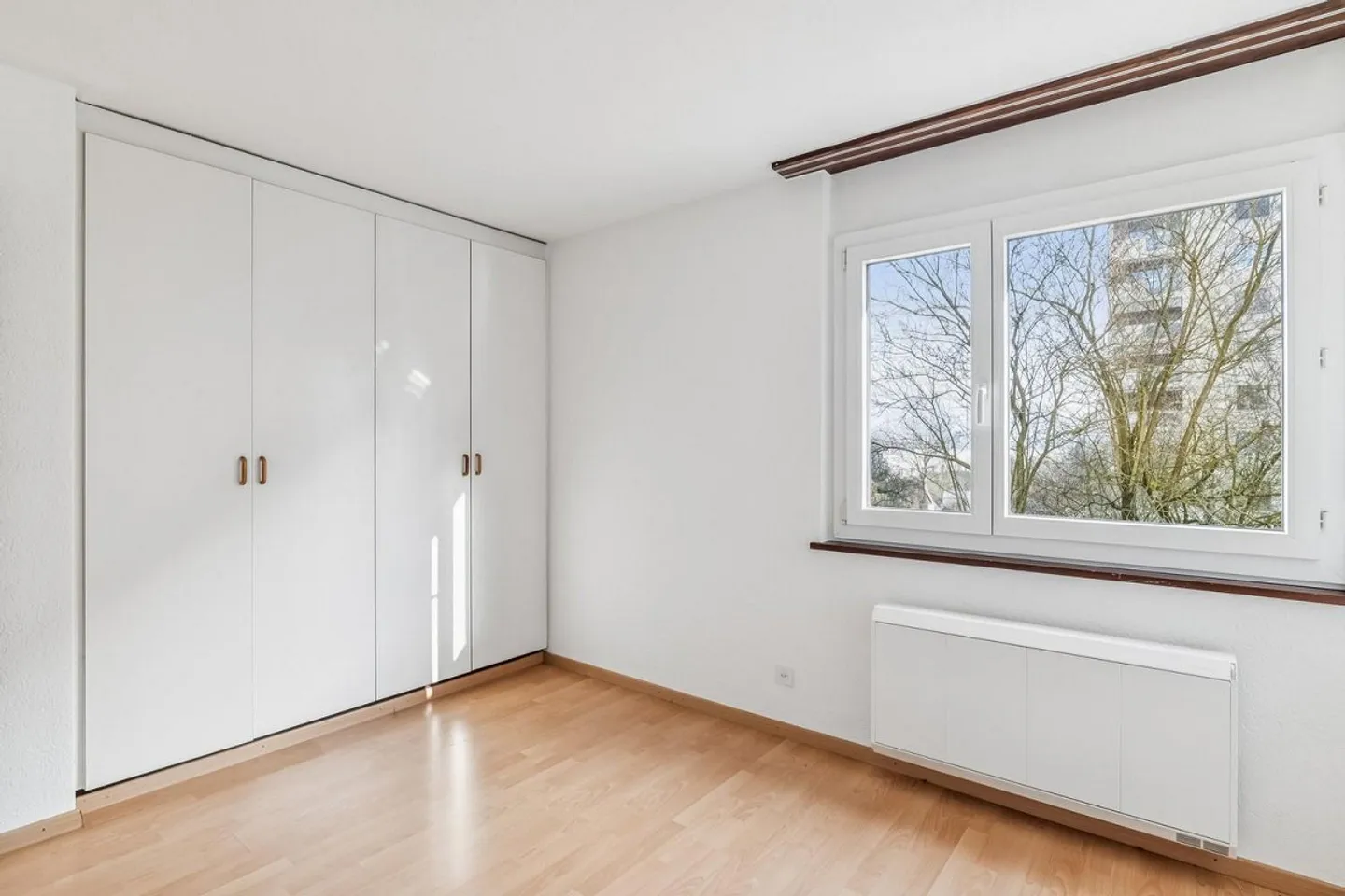 Spacious Layout - Fireplace - Ideal Location! - Photo 7 of 9