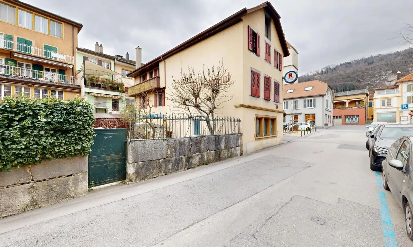 Building with high potential in the center of La Neuveville - Photo 2 of 13