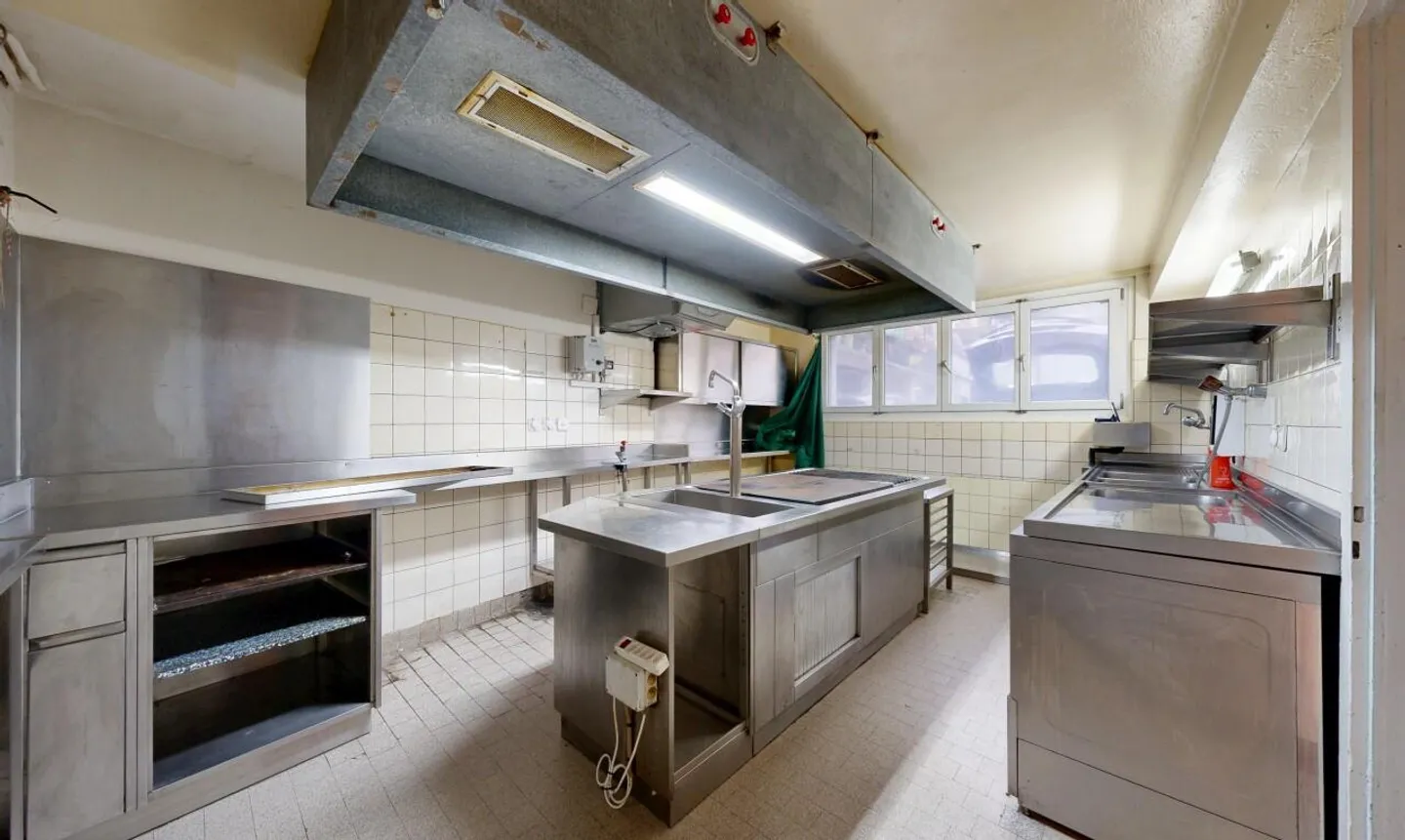 Building with high potential in the center of La Neuveville - Photo 5 of 13