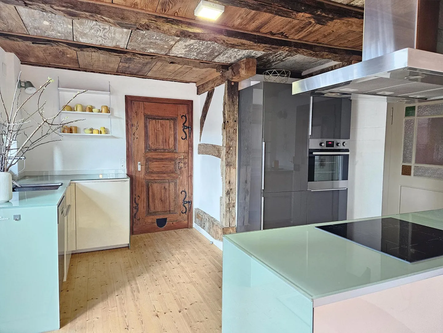 Maison à colombages moderne avec une histoire émouvante au centre du village - Photo 7 sur 16