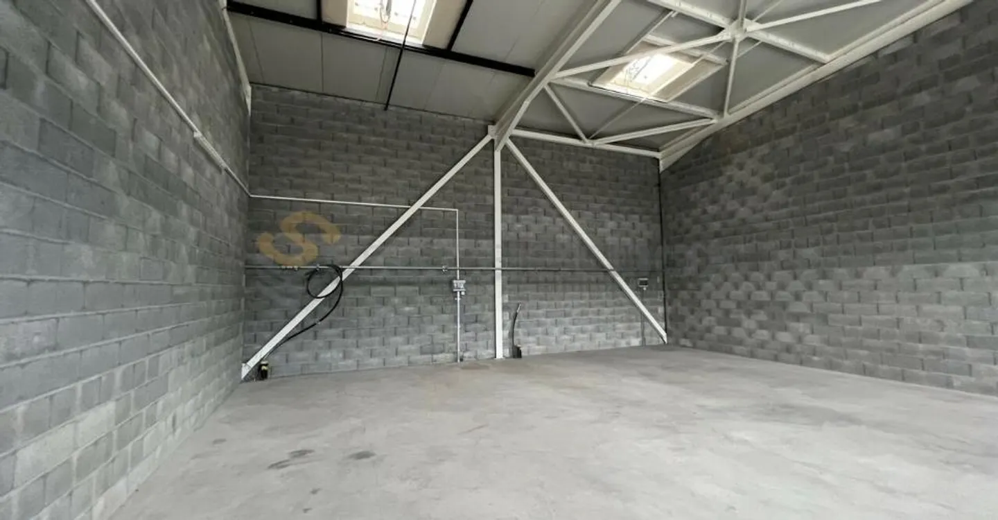 Espace Commercial Polyvalent - Photo 3 sur 4