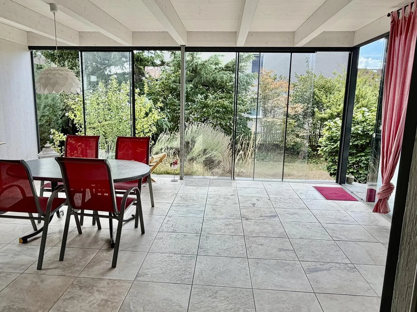 AVEC UN GRAND JARDIN DANS UN ENDROIT CALME - Photo 3 sur 6