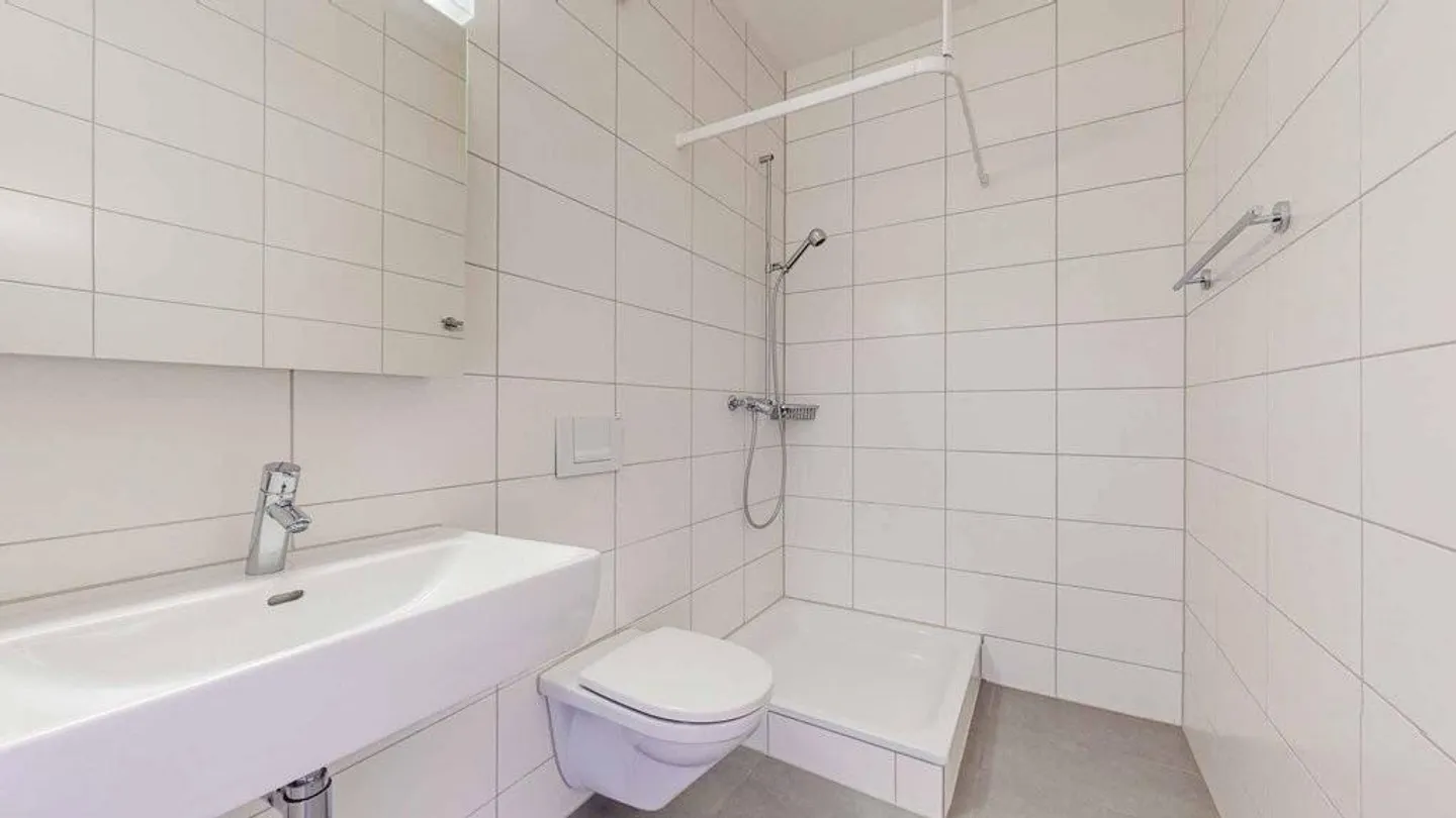 Spazioso, moderno, perfettamente situato = La tua nuova casa - Foto 4 di 12