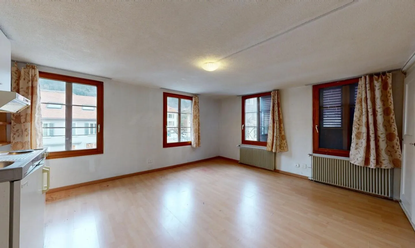 Building with high potential in the center of La Neuveville - Photo 10 of 13